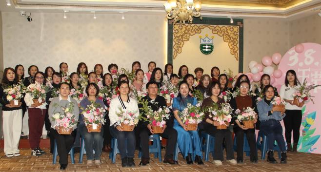 慶賀三八婦女節，德利源公司開展“溫暖三月、花漾巾幗”主題茶話、插花沙龍活動